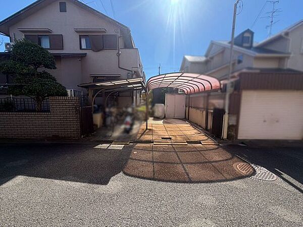 前面道路との高低差が少ないのが魅力。敷地を活用しやすい立地です♪