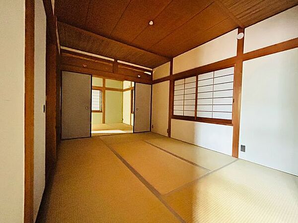 1階・2階の各階にトイレを配置。夜間や来客時、家族が多いご家庭にも嬉しい設備です♪