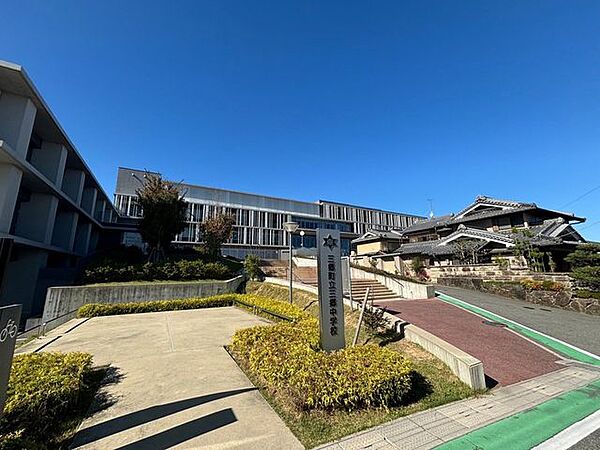三郷町立三郷中学校 徒歩12分。 900m