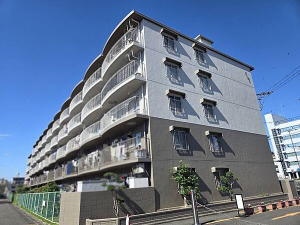 専有面積66.99m2の2LDK。約19.8帖のLDKや全居室収納を備えた住まいです♪