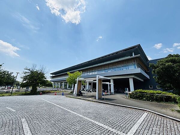 奈良県立図書情報館 徒歩14分。 1080m