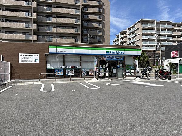 ファミリーマート豊中少路二丁目店約840m