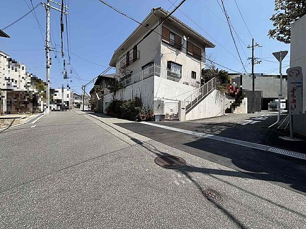 角地につき開放感のあるお土地です