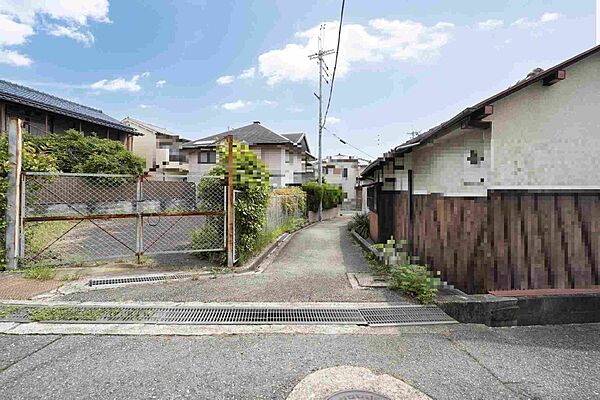 前面道路含む外観写真