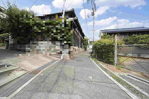 前面道路含む外観写真