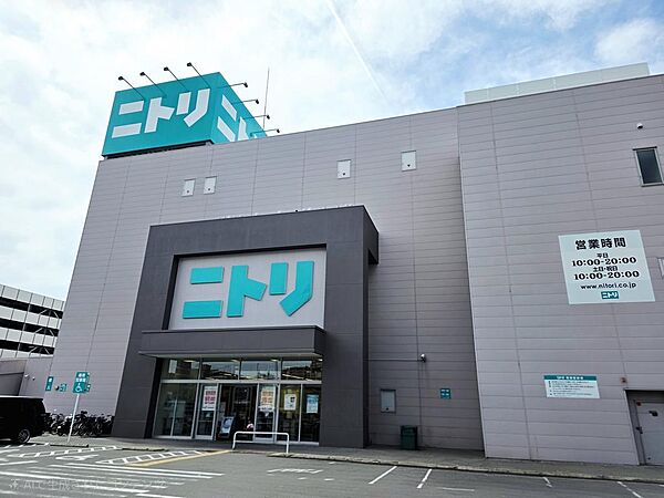 ニトリ豊中三国店まで徒歩6分新生活の家具・インテリア選びが身近で、スムーズに進められます。ベッドやソファなど大型商品の検討にも通いやすい距離です。