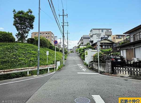 第一種中高層住居専用地域×池田山風致地区の落ち着いた街並みで、子育て期にも過ごしやすい住環境です