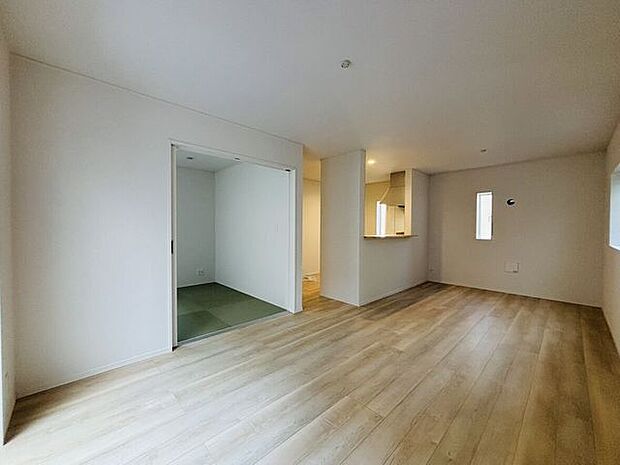 家族の集まる場所だから、明るく、快適に。3面採光で日当たり、風通し良好。