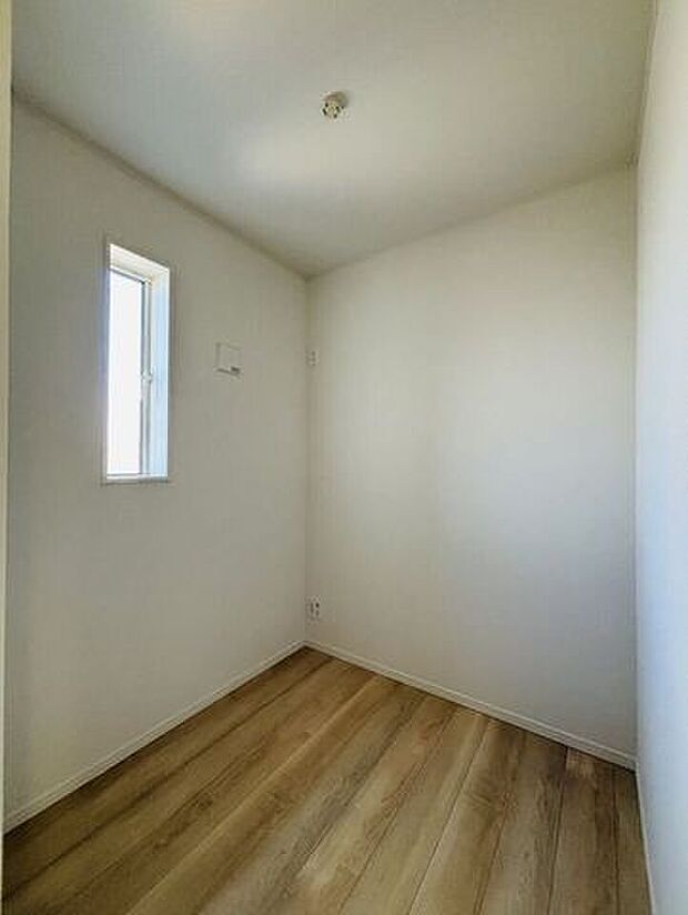 広めの収納スペースです。大きな家具も入りそうですね。