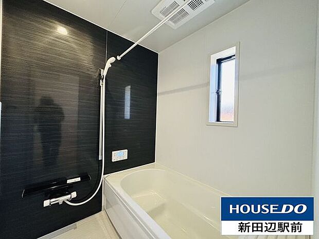 一日の疲れを心地よく癒してくれる浴室には乾燥暖房機がついており雨の日に大活躍。冬の億劫なバスタイムも温かく楽しくなりそうですね。