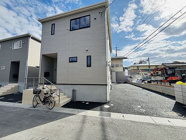 駐車スペースは2台（車種による）