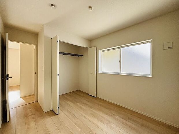 1Fのストレージルームはクローゼット付です。5帖の広さで客間としても使えそうです。