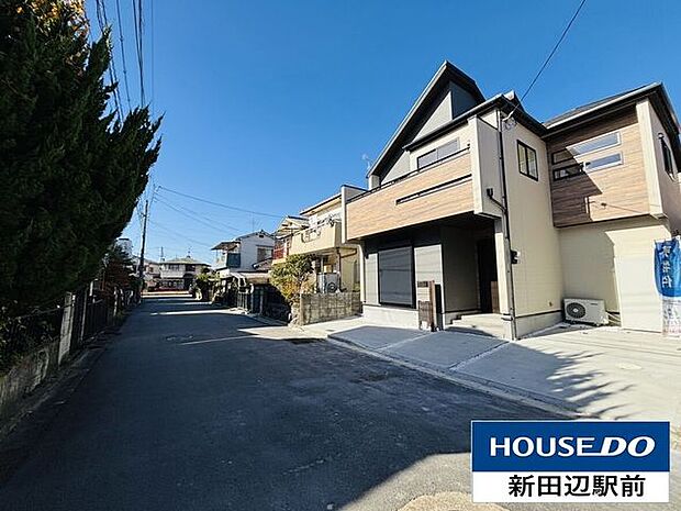 前面道路も広く、車の駐車も楽にできそうです。