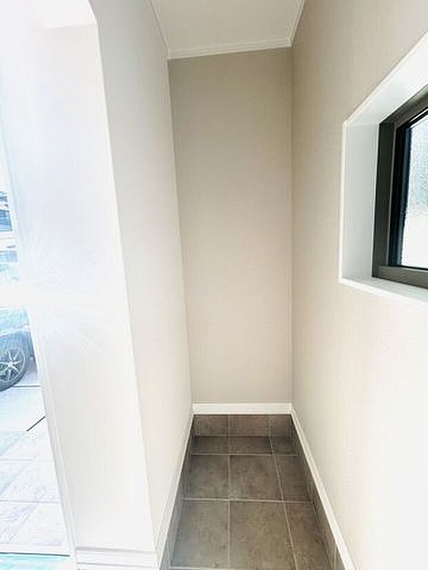 1F玄関収納に趣味のものや傘、ベビーカーなど収納できますね。