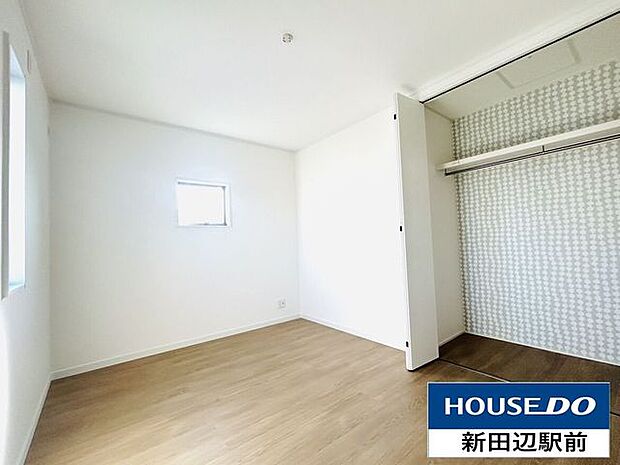 3F東側の洋室6帖は大型クローゼット付でスッキリとした生活が出そうです。