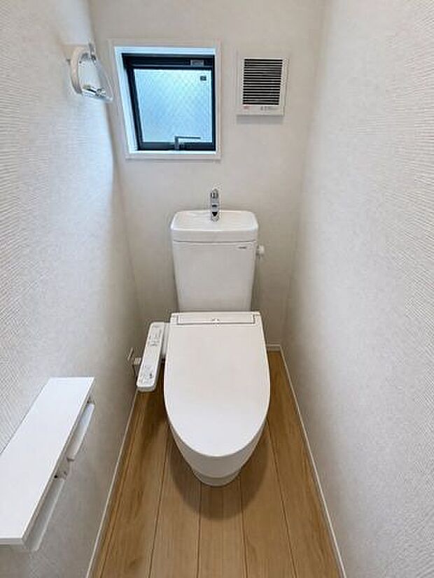 2部屋から出入りできる南向きバルコニーです。