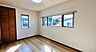 洋室：全居室収納完備。収納家具を減らして広々空間をお楽しみいただけるように工夫されていますね♪