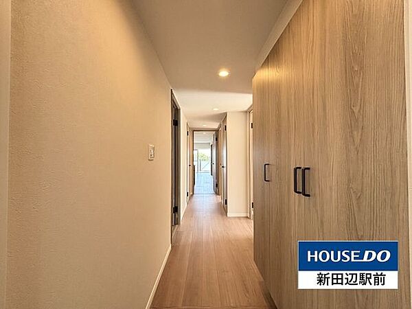 大型の玄関収納なので玄関もすっきり片付き気持ちがいいですね。これだけ入ると大家族や靴をたくさんお持ちの方でも安心ですね。