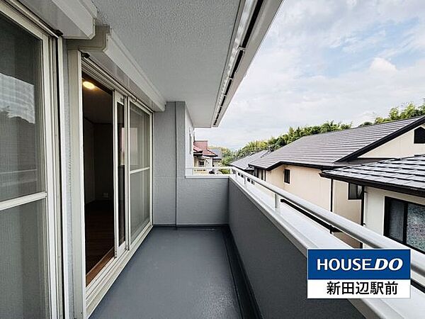2部屋から出入りできるバルコニーです。