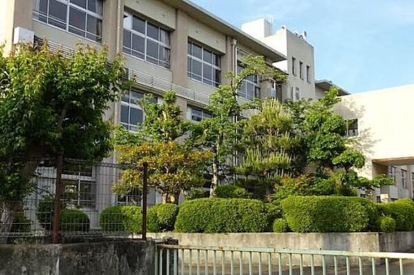 青谷小学校 360m