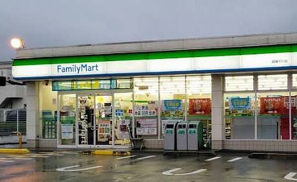 ファミリマート城陽平川店 730m