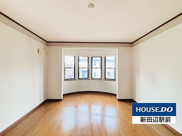 落ち着いた雰囲気でリラックスして過ごせる洋室10帖。
