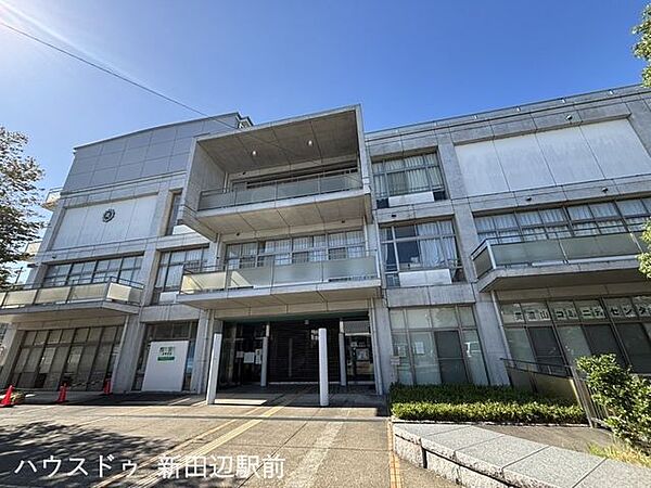 美濃山小学校 1070m
