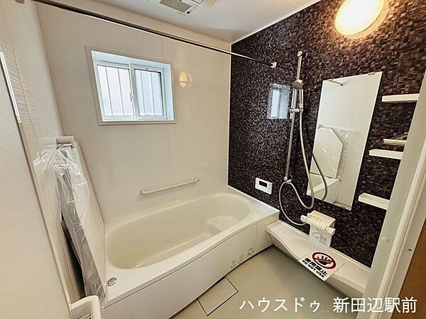 ラックがついているのでシャンプー・石鹸などの収納も◎。
