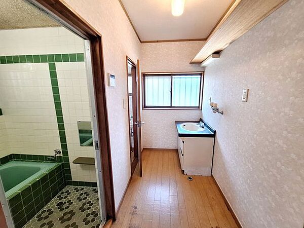 室内洗濯機置き場がございます。