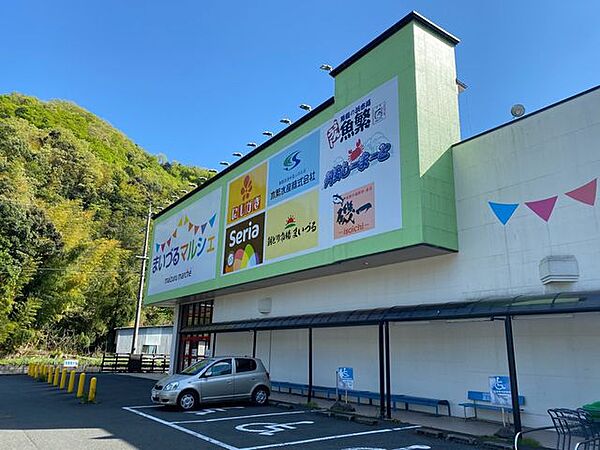 Seriaまいづるマルシェ店 徒歩28分。 2200m