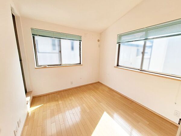 二面採光で明るく風通しの良いお部屋です。
