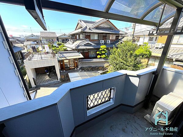 陽当たり良好なバルコニーは２面ございます♪