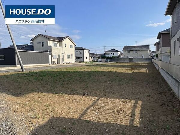 近くにスーパーがある便利な立地です。