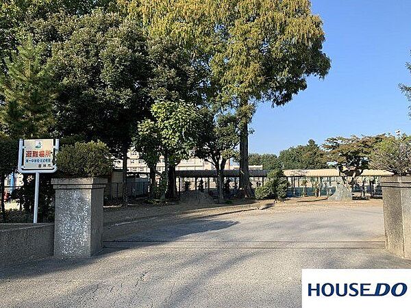 第一中学校第一中学校 710m