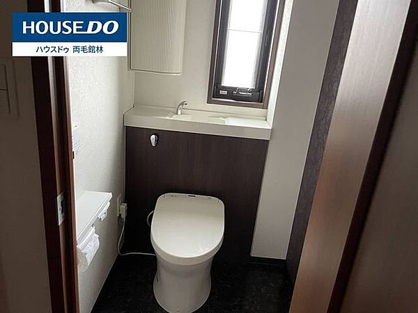毎日快適にお使いいただけるモダンなトイレです。
