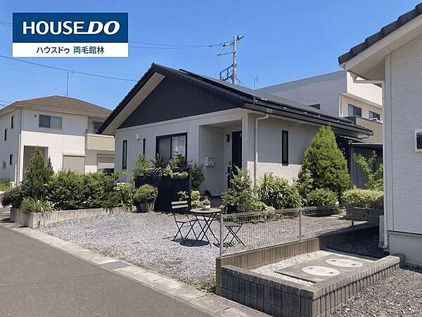 駐車スペース人気の平家住宅×開放感あふれる角地。さらに駐車スペース3台分を確保し、毎日の暮らしにゆとりをプラス。