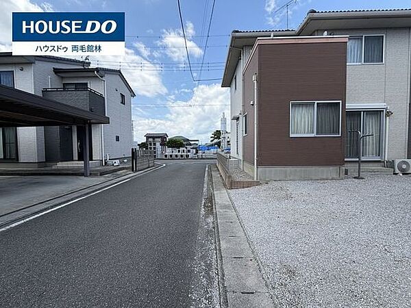 開放感があり見通しの良いすっきりとした周辺環境です