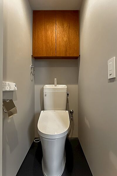 トイレ/バスルームとトイレは、既存設備を使用しています。