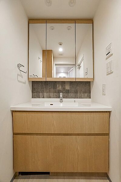 ナチュラルな雰囲気の洗面台。