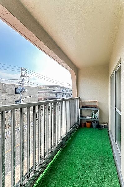 バルコニーはLDKと同じくワイドスパン。
