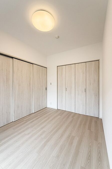 洋室A/折れ戸2枚分の収納が備わり、個室としてもしっかり機能します。