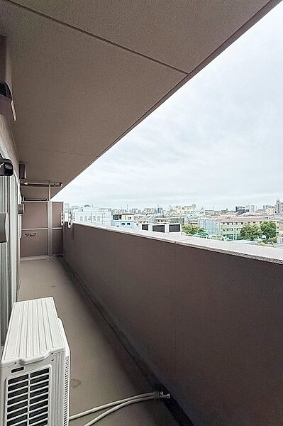 幅がしっかり取られたバルコニー。