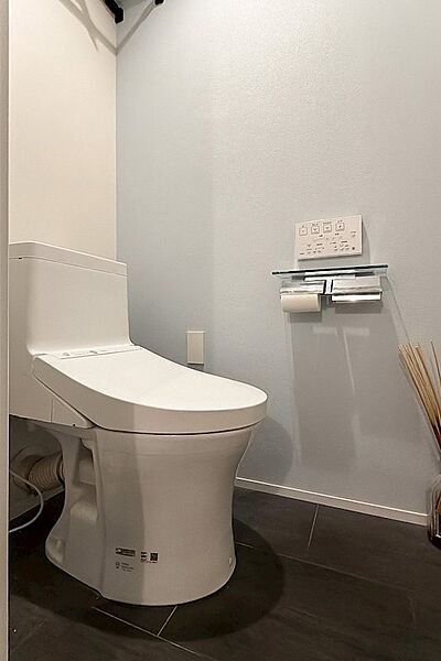トイレは廊下から直接アクセスできます。
