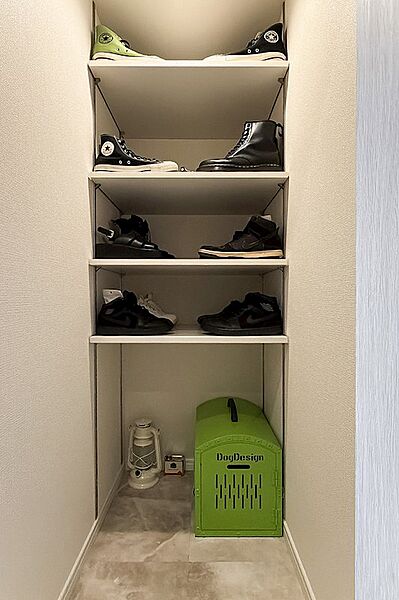玄関横に備わったシューズインクローゼット（SIC）