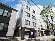東札幌駅より徒歩2分 築3年10ヶ月 4階建の賃貸物件