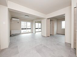 ＢＬＵＥ　ＦＯＲＥＳＴ 4階4LDKのリビング/ダイニング