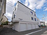 真駒内駅より徒歩90分 築4年4ヶ月 3階建の賃貸物件