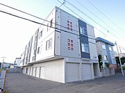 月寒中央駅より徒歩10分 築19年1ヶ月 3階建の賃貸物件