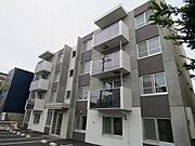 南郷13丁目駅より徒歩7分 築9年2ヶ月 4階建の賃貸物件