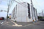 白石駅より徒歩7分 築7年7ヶ月 4階建の賃貸物件